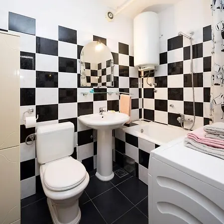 شقة Close To Znjan Beach, Comfortable Apt With