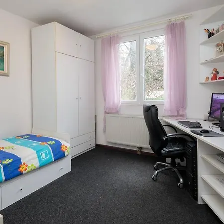 Close To Znjan Beach, Comfortable Apt With شقة *