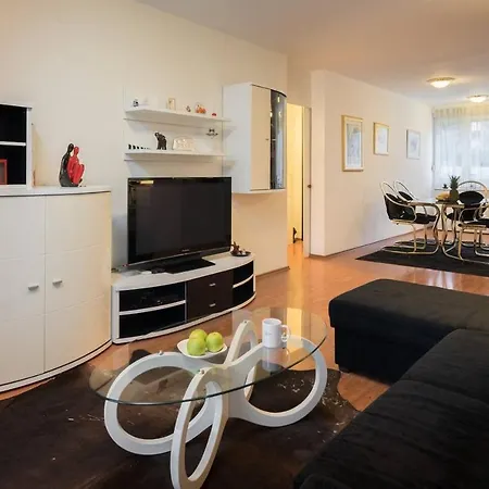 شقة Close To Znjan Beach, Comfortable Apt With *