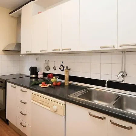 Close To Znjan Beach, Comfortable Apt With سبليت